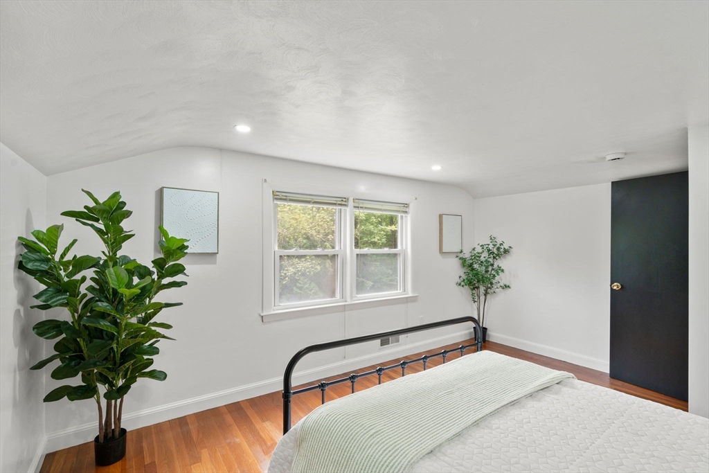 Needham, Massachusetts, 02492, United States, 3 Bedrooms Bedrooms, ,2 BathroomsBathrooms,Residential,For Sale,1847293