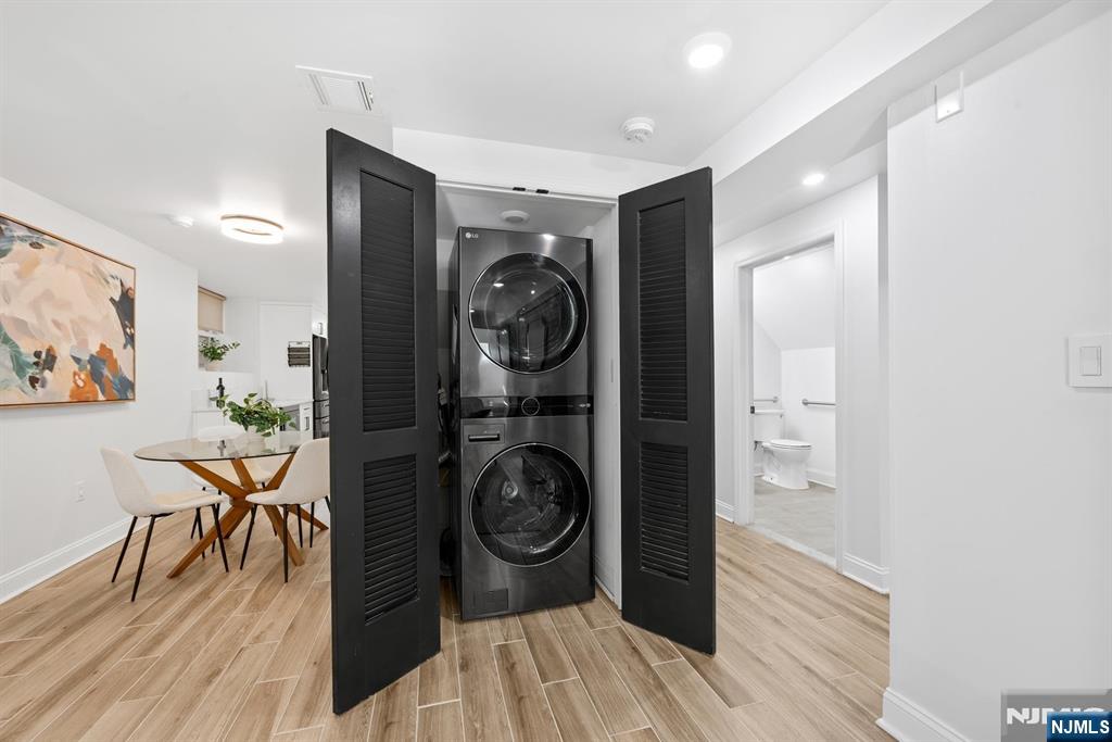 Jersey City, New Jersey, 07307, United States, 3 Bedrooms Bedrooms, ,3 BathroomsBathrooms,Residential,For Sale,1966412