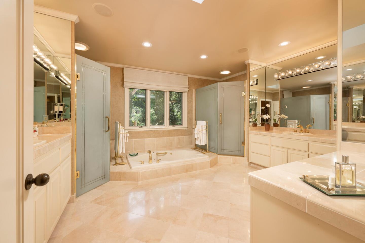 Hillsborough, California, 94010, United States, 4 Bedrooms Bedrooms, ,6 BathroomsBathrooms,Residential,For Sale,1941061