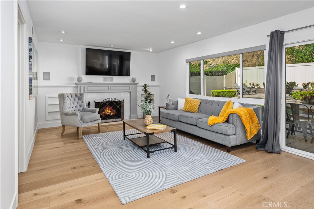La Jolla, California, 92037, United States, 6 Bedrooms Bedrooms, ,3 BathroomsBathrooms,Residential,For Sale,1901243