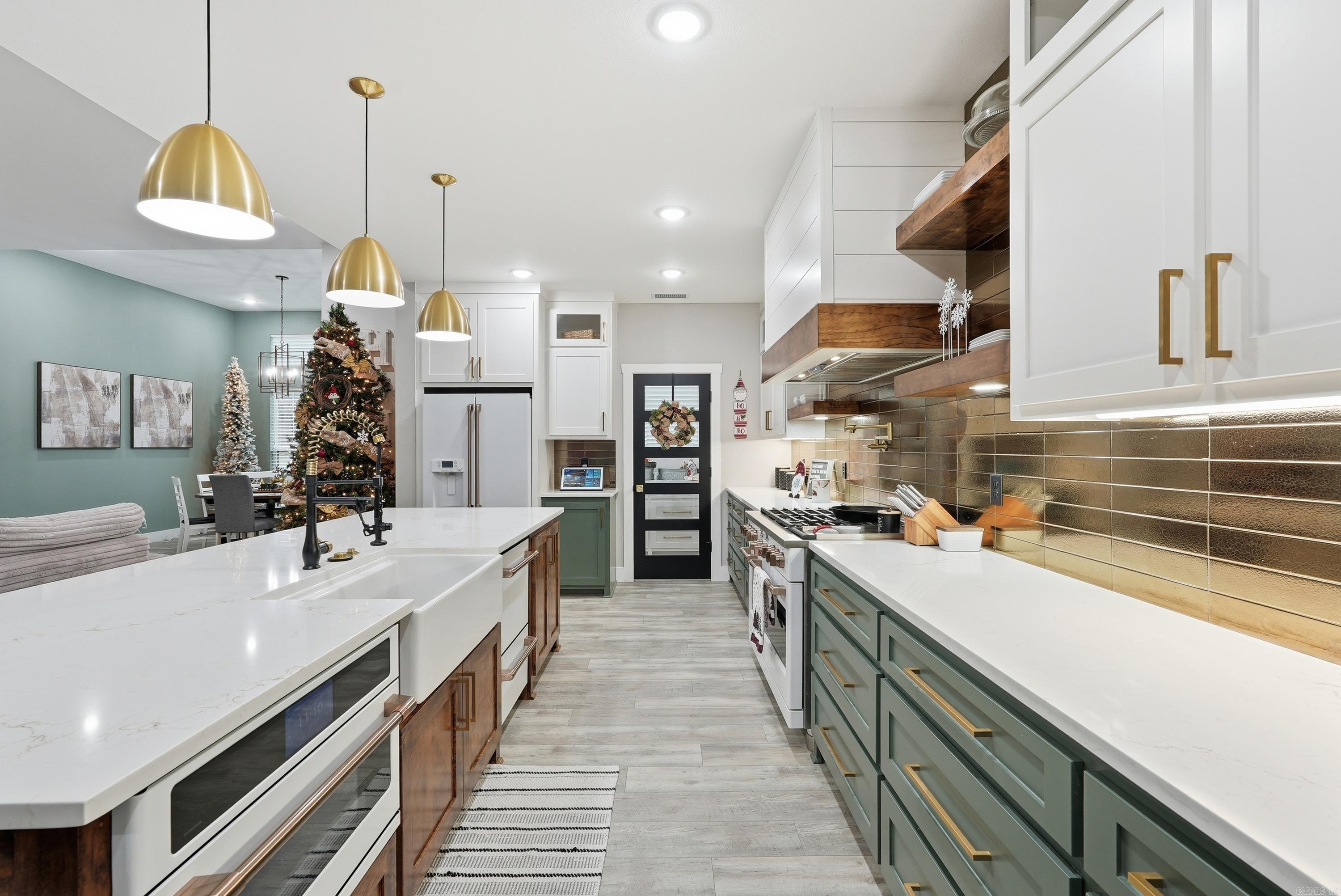 Morrilton, Arkansas, 72110, United States, 3 Bedrooms Bedrooms, ,4 BathroomsBathrooms,Residential,For Sale,2003394