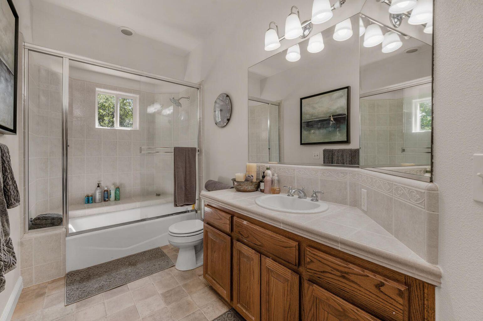 Exeter, California, 93221, United States, 4 Bedrooms Bedrooms, ,5 BathroomsBathrooms,Residential,For Sale,1981903