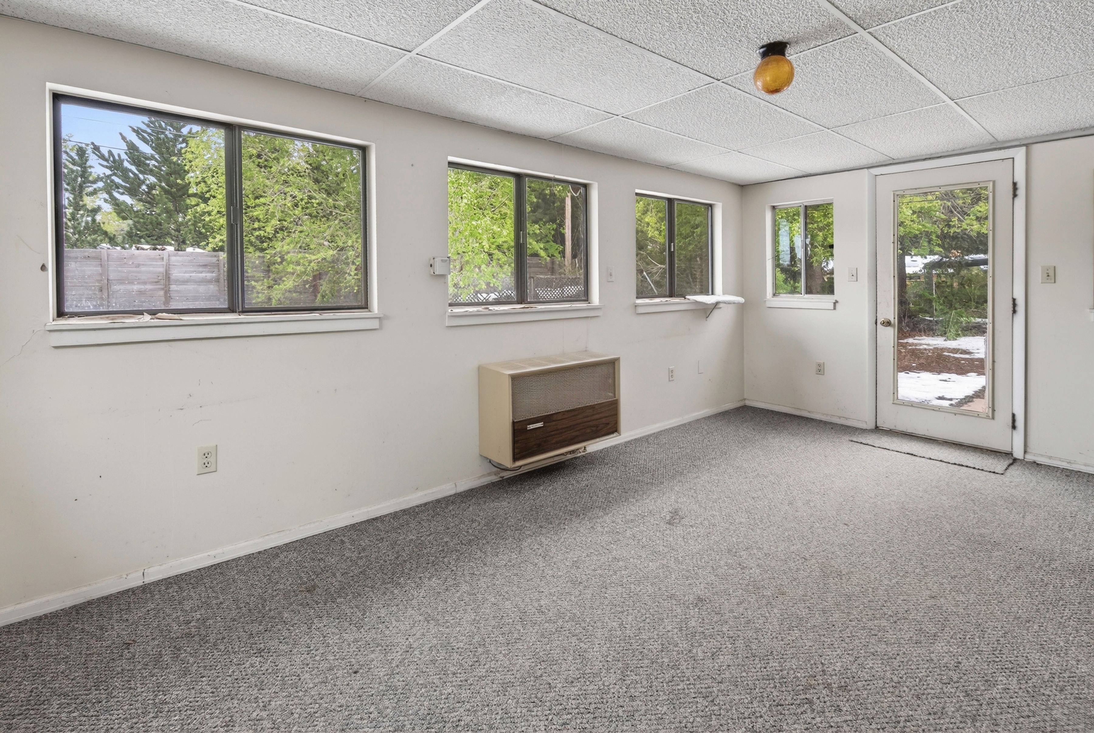  Opportunity Knocks with this Sprawling Ranch Home in Keewaydin Meadows - 物件實景