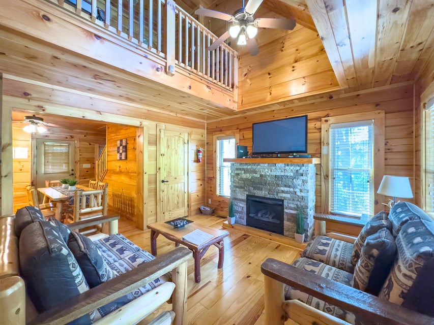 Sevierville, Tennessee, 37876, United States, 13 Bedrooms Bedrooms, ,14 BathroomsBathrooms,Residential,For Sale,1974606