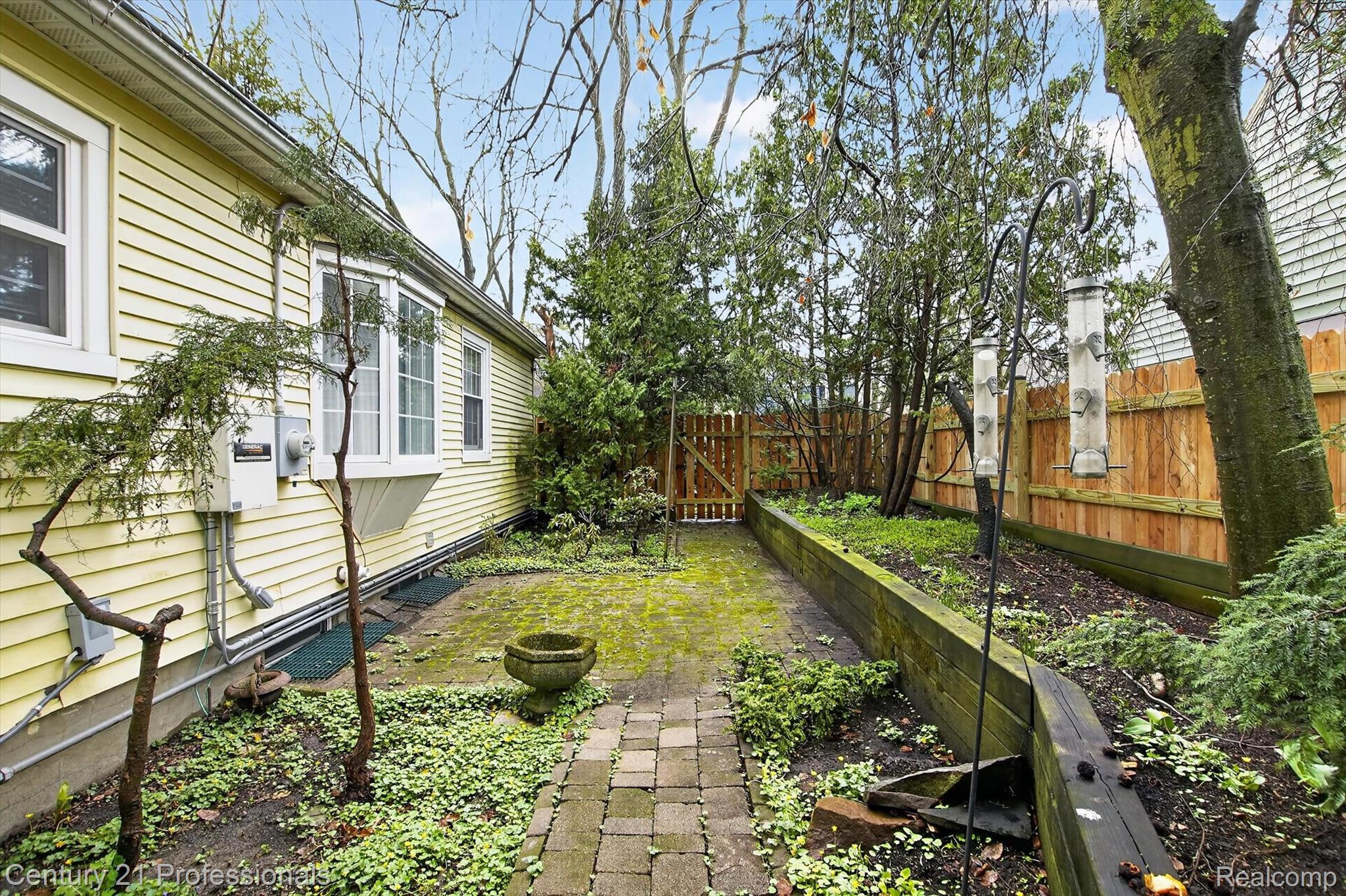 AnnArbor, Michigan, 48103, United States, 3 Bedrooms Bedrooms, ,2 BathroomsBathrooms,Residential,For Sale,2038330