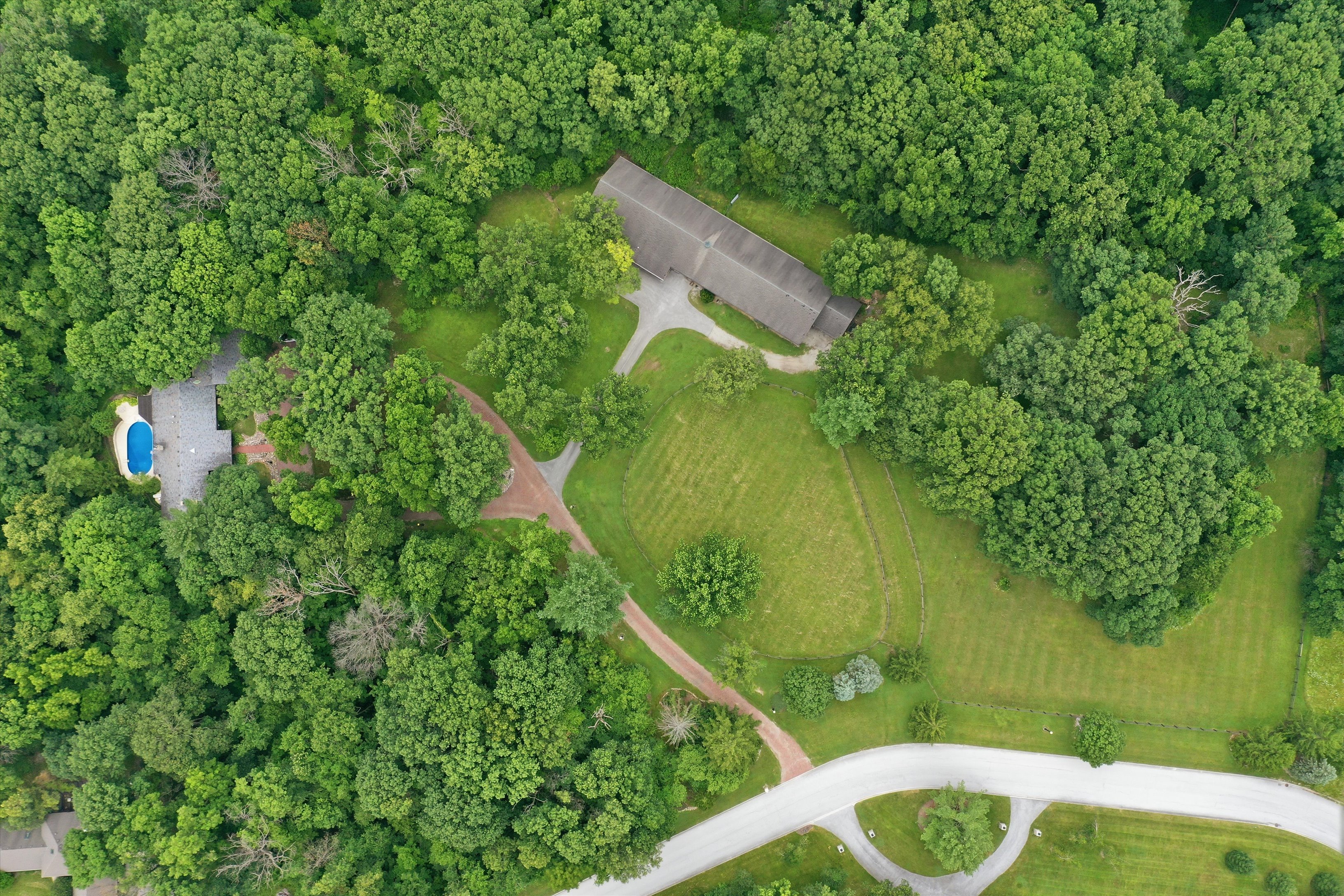  Private Country Estate Situated on Over Nine Acres of Beautiful Open Grounds - 物件實景
