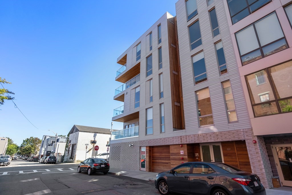 Boston, Massachusetts, 02127, United States, 2 Bedrooms Bedrooms, ,2 BathroomsBathrooms,Residential,For Sale,1916943