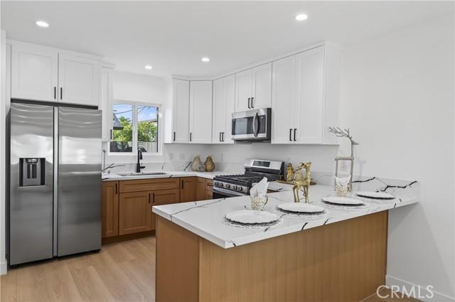 Los Angeles, California, 90044, United States, ,Residential,For Sale,1997733