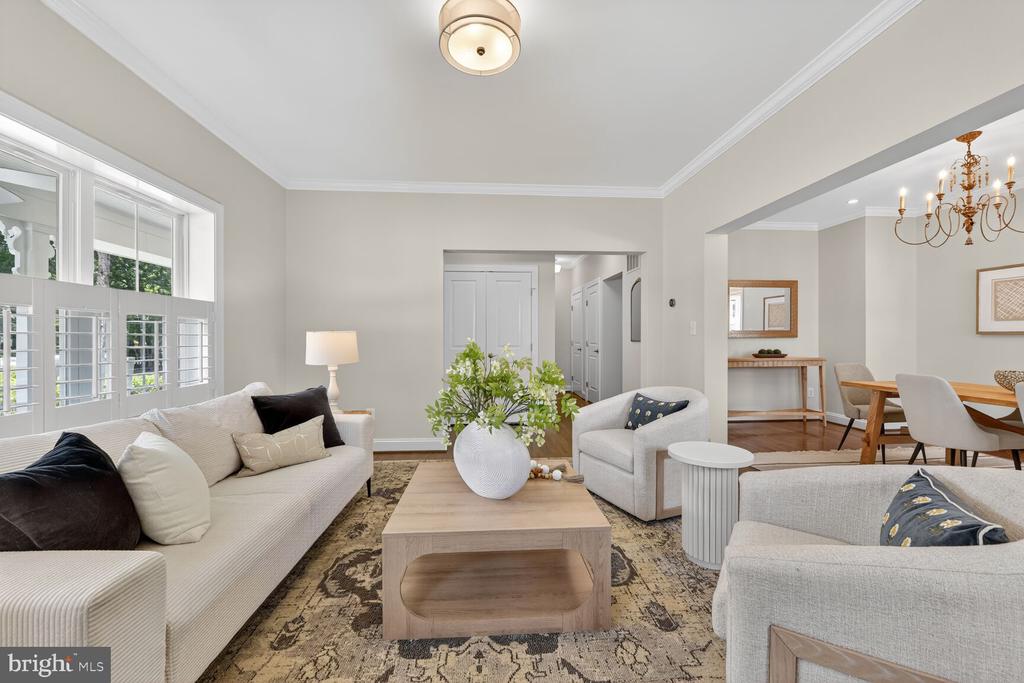 Arlington, Virginia, 22213, United States, 5 Bedrooms Bedrooms, ,5 BathroomsBathrooms,Residential,For Sale,1982488