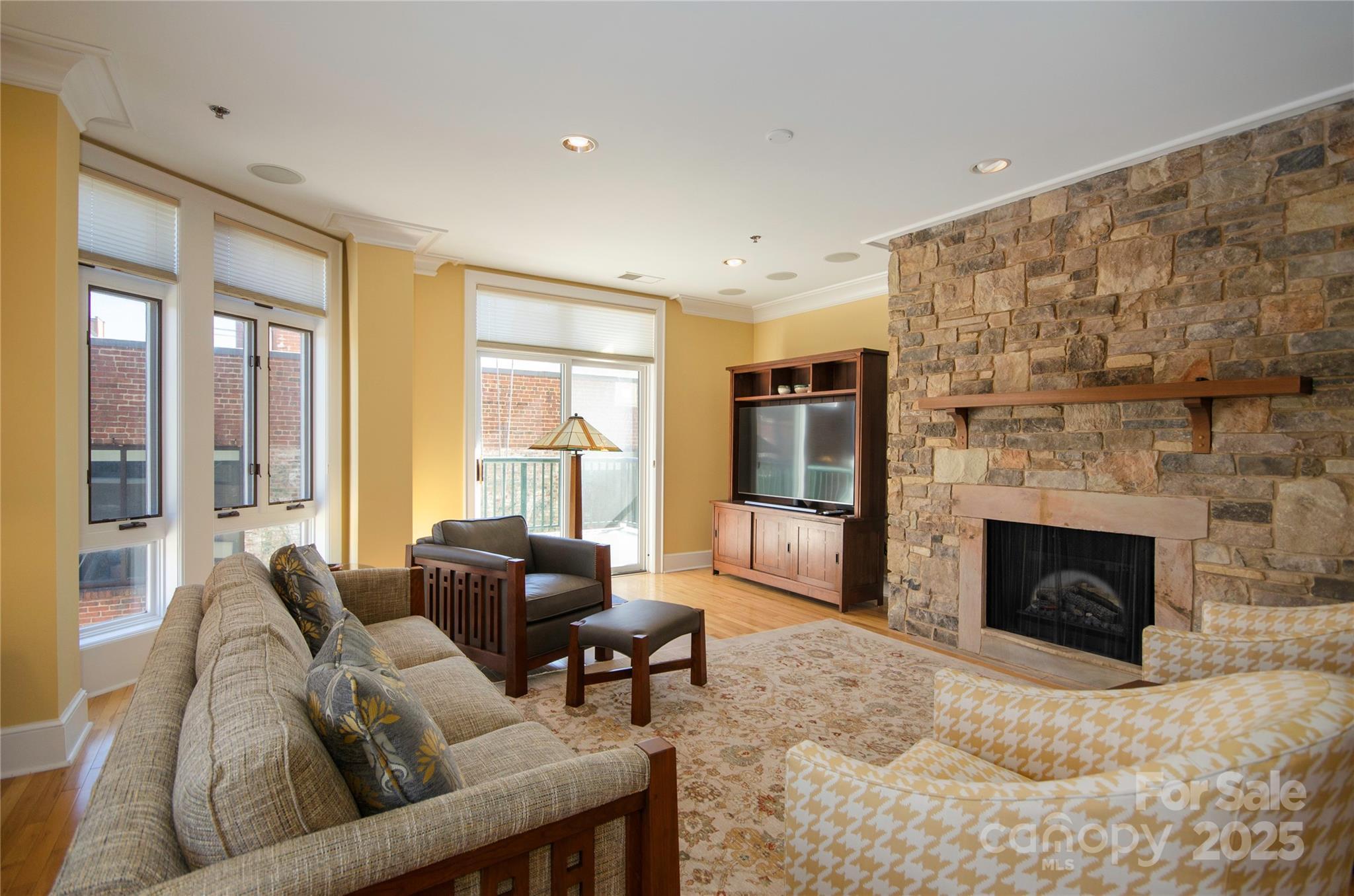 Asheville, North Carolina, 28801, United States, 2 Bedrooms Bedrooms, ,2 BathroomsBathrooms,Residential,For Sale,1827060