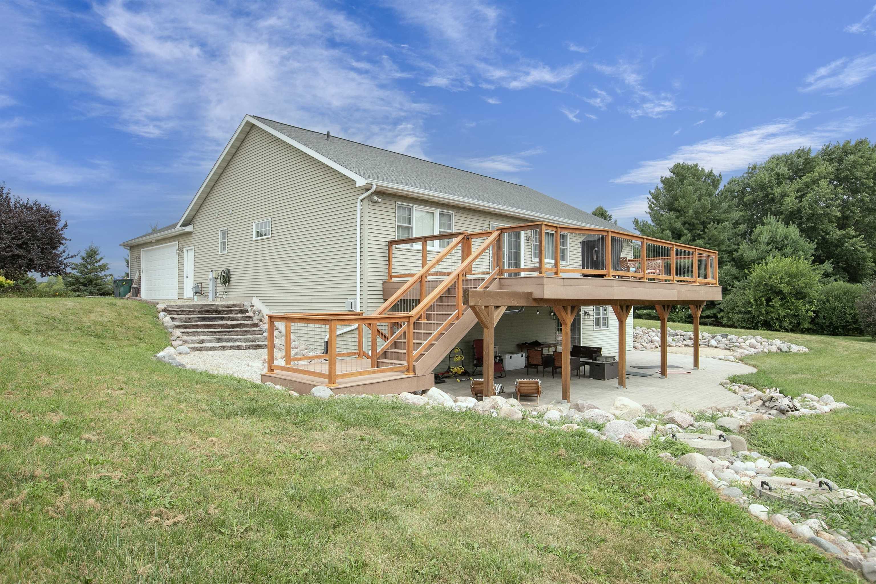 Hortonville, Wisconsin, 54944-9660, United States, 5 Bedrooms Bedrooms, ,3 BathroomsBathrooms,Residential,For Sale,1920298