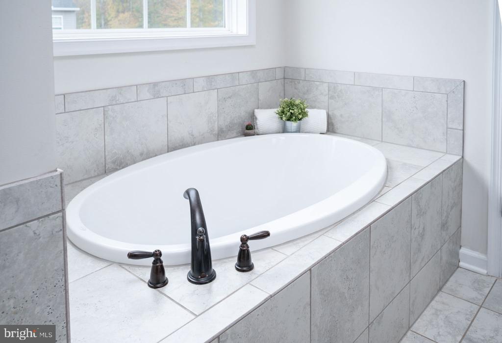 Fredericksburg, Virginia, 22406, United States, 5 Bedrooms Bedrooms, ,4 BathroomsBathrooms,Residential,For Sale,2005971