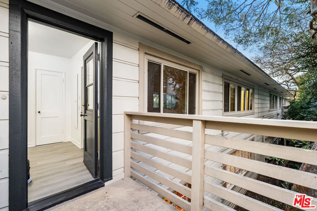 Los Angeles, California, 90049, United States, 1 Bedroom Bedrooms, ,1 BathroomBathrooms,Residential,For Sale,2003518