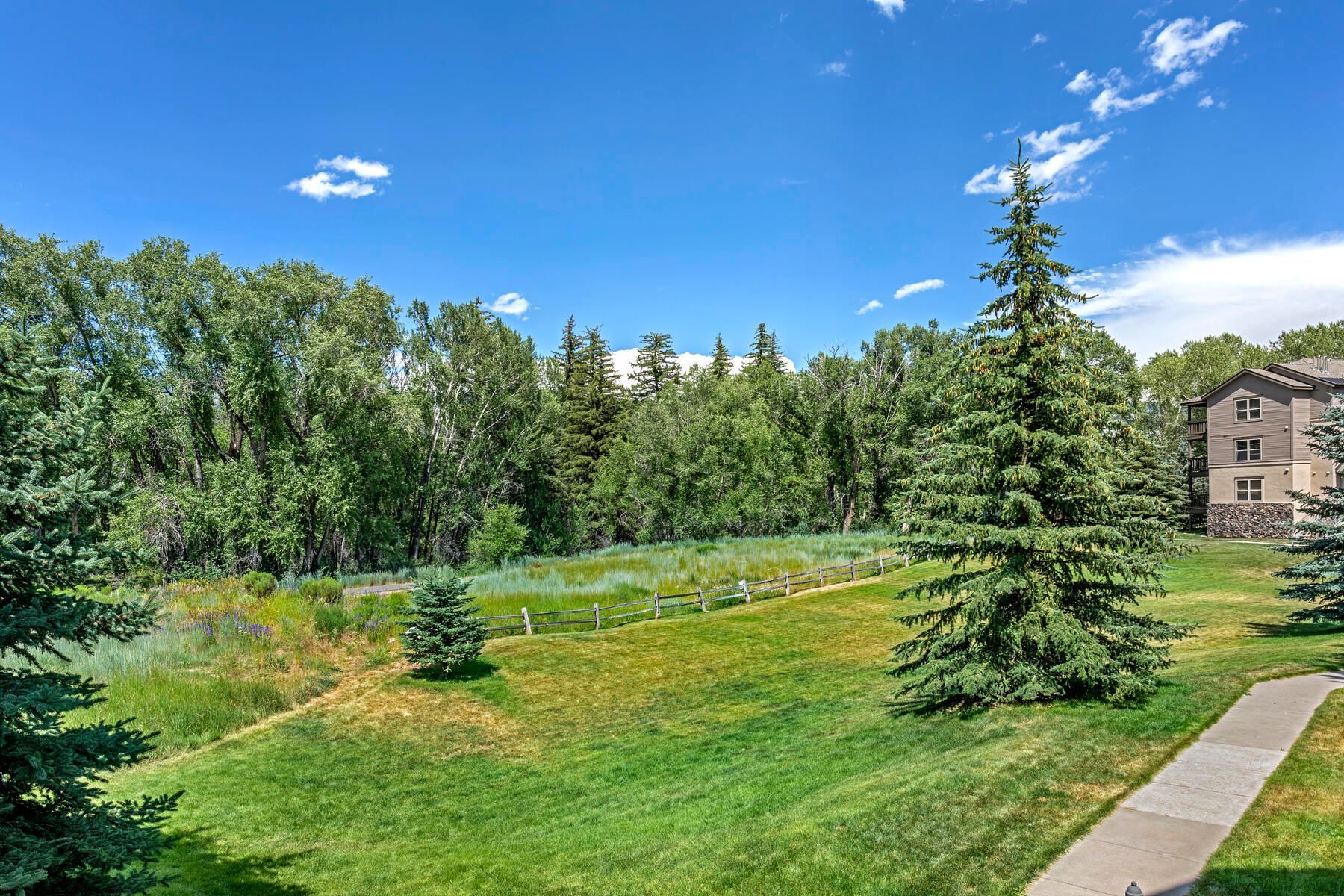  River Pines is an Ideal Location, Adjacent to The Riverwalk and Eagle River - 物件實景