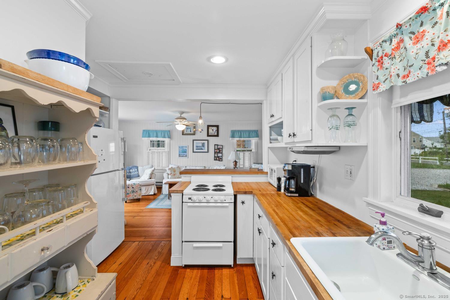 Old Saybrook, Connecticut, 06475, United States, 1 Bedroom Bedrooms, ,1 BathroomBathrooms,Residential,For Sale,1926947