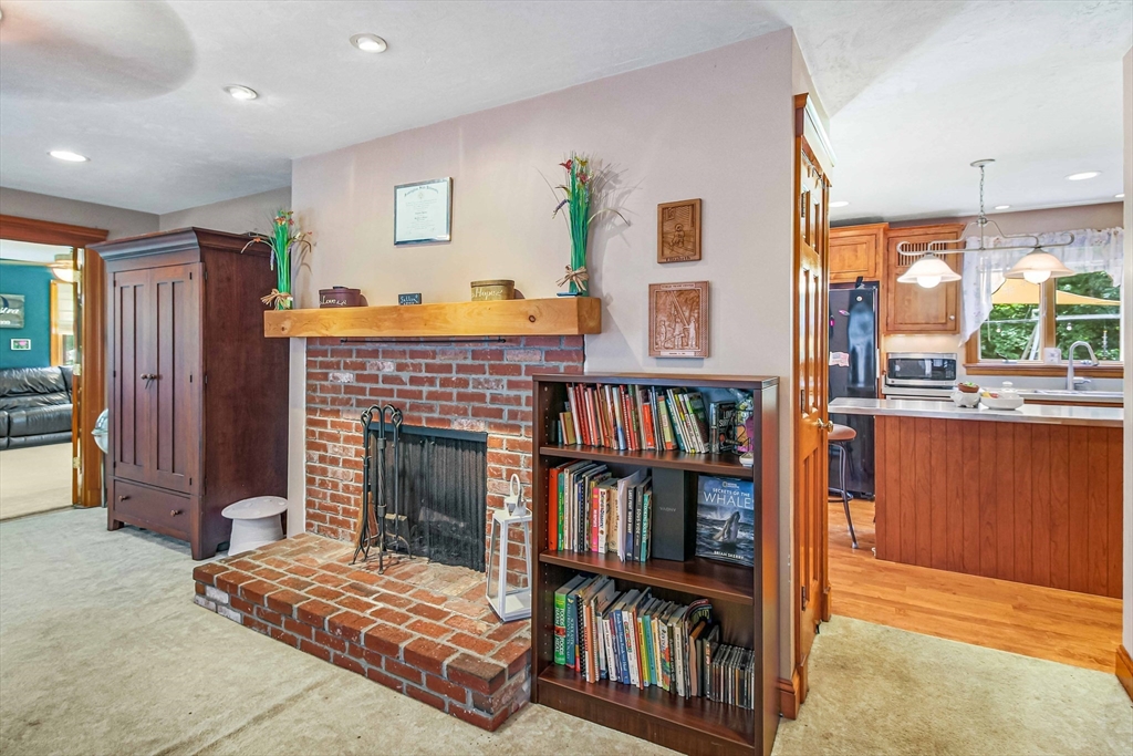 Sutton, Massachusetts, 01590, United States, 3 Bedrooms Bedrooms, ,3 BathroomsBathrooms,Residential,For Sale,1982878