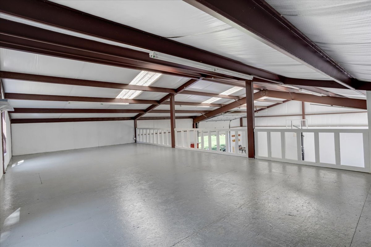 Bonham, Texas, 75418, United States, 6 Bedrooms Bedrooms, ,3 BathroomsBathrooms,Residential,For Sale,1983606