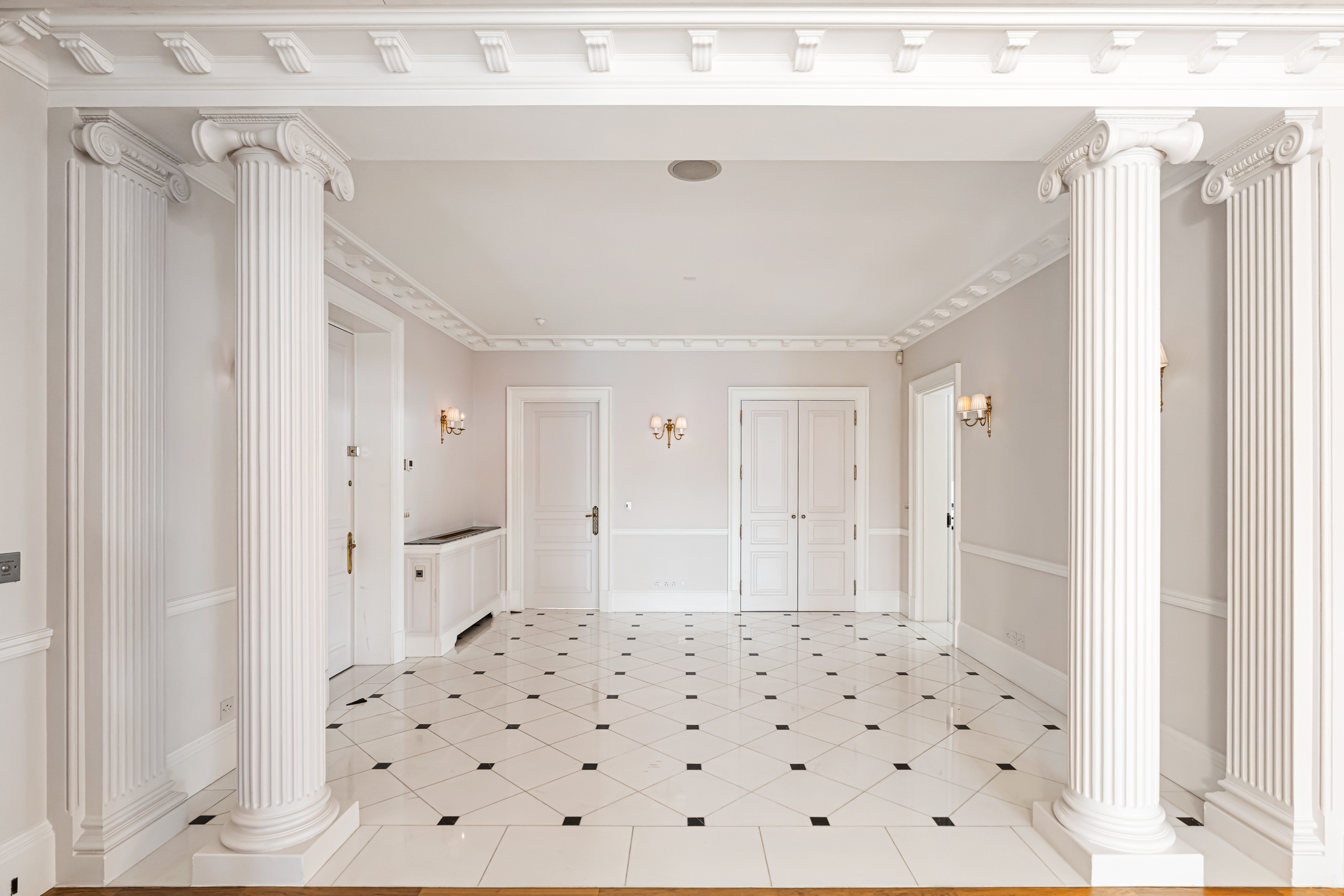 Elegant three bedroom apartment in prestigious location 