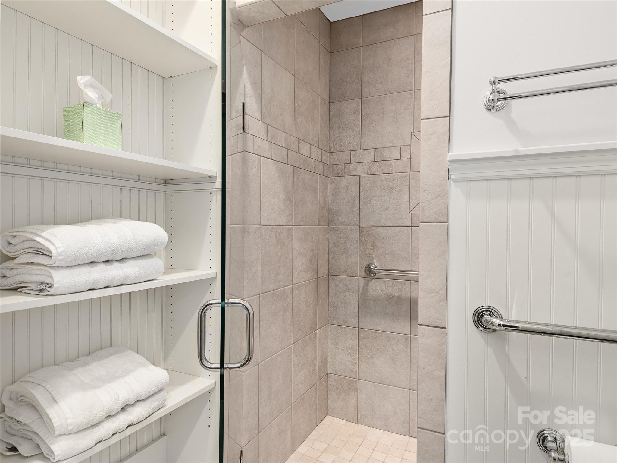 Hendersonville, North Carolina, 28739, United States, 2 Bedrooms Bedrooms, ,2 BathroomsBathrooms,Residential,For Sale,1944998