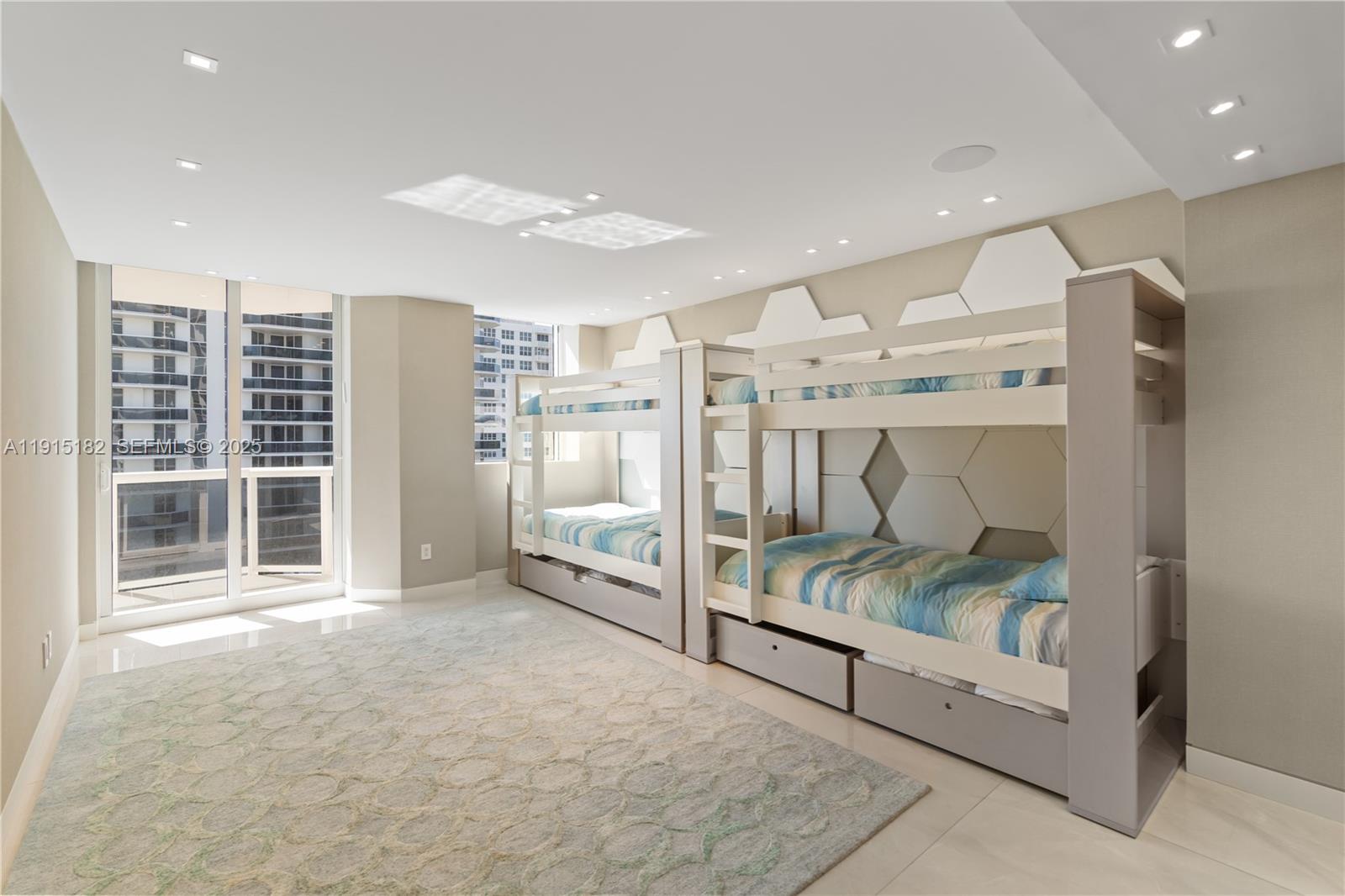 Miami Beach, Florida, 33140, United States, 5 Bedrooms Bedrooms, ,5 BathroomsBathrooms,Residential,For Sale,1997515