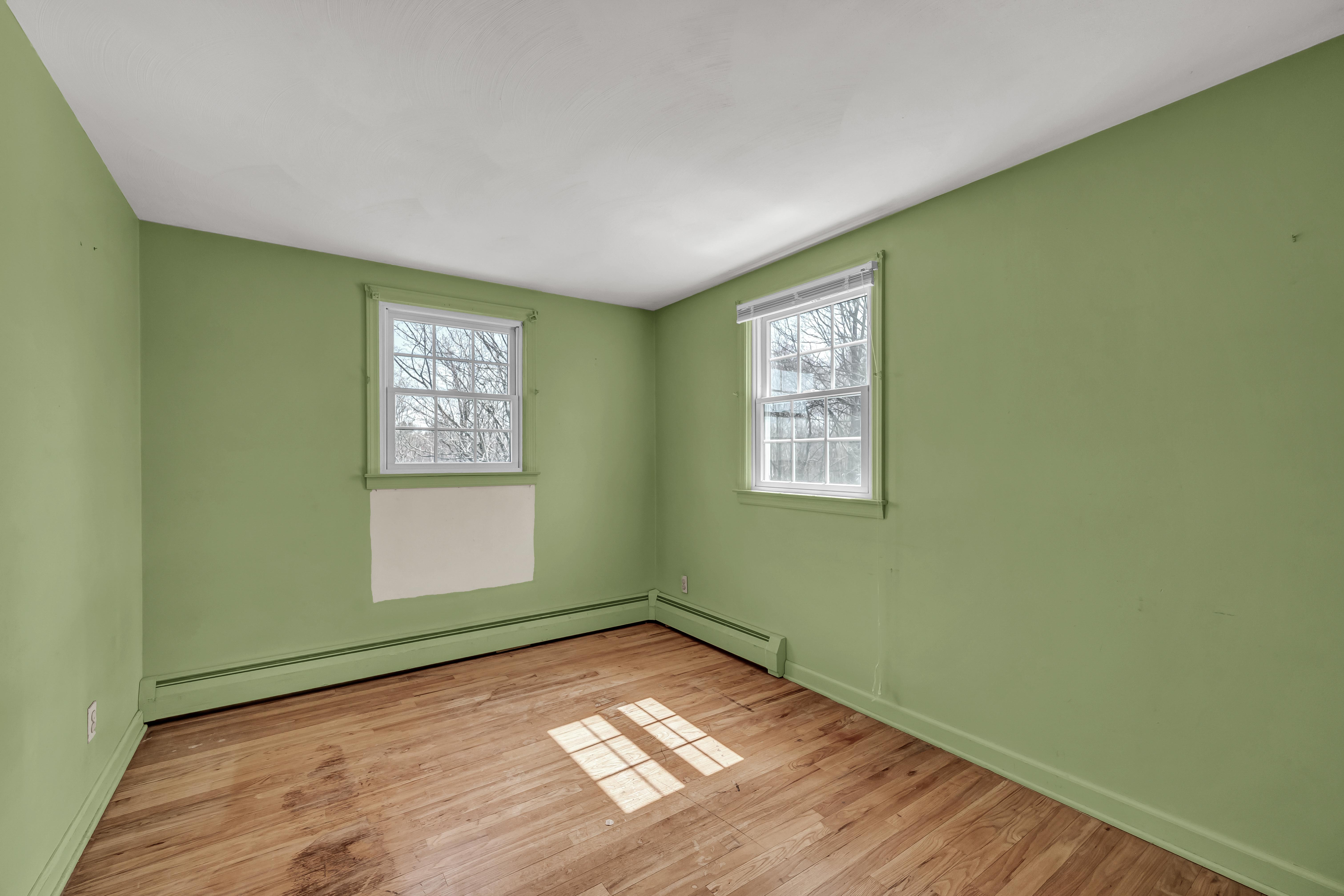  Well Built Colonial - 物件實景