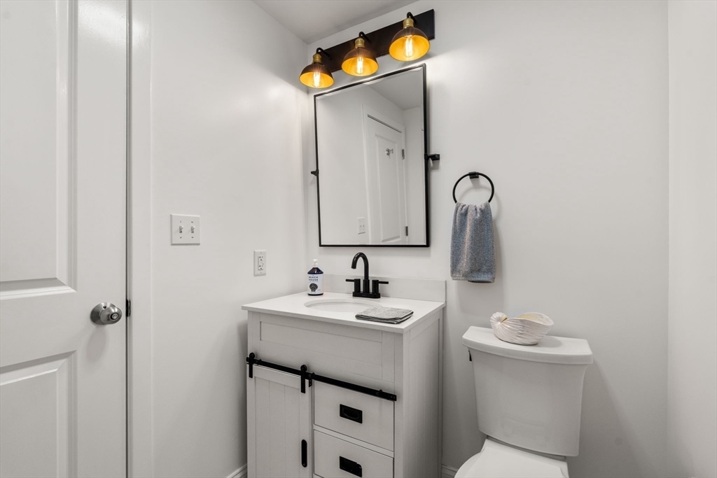 Newburyport, Massachusetts, 01950, United States, 3 Bedrooms Bedrooms, ,3 BathroomsBathrooms,Residential,For Sale,1918140
