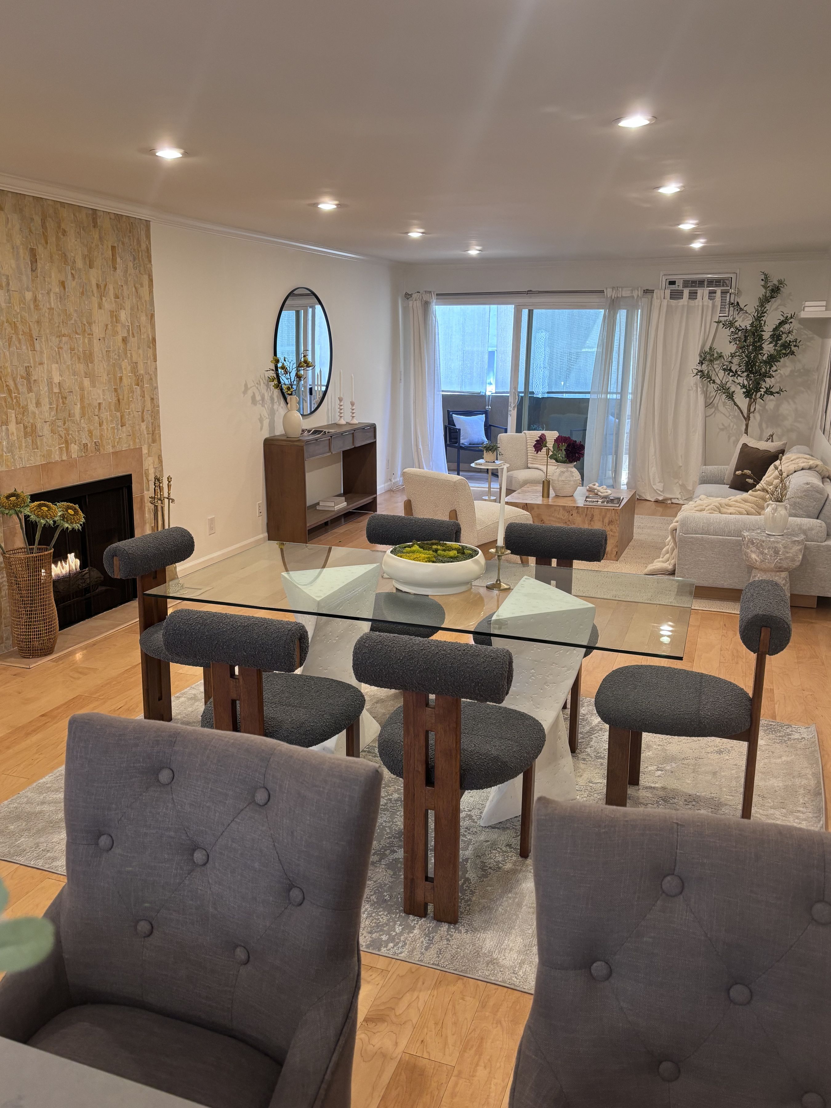  2320 S Bentley Ave - 物件實景