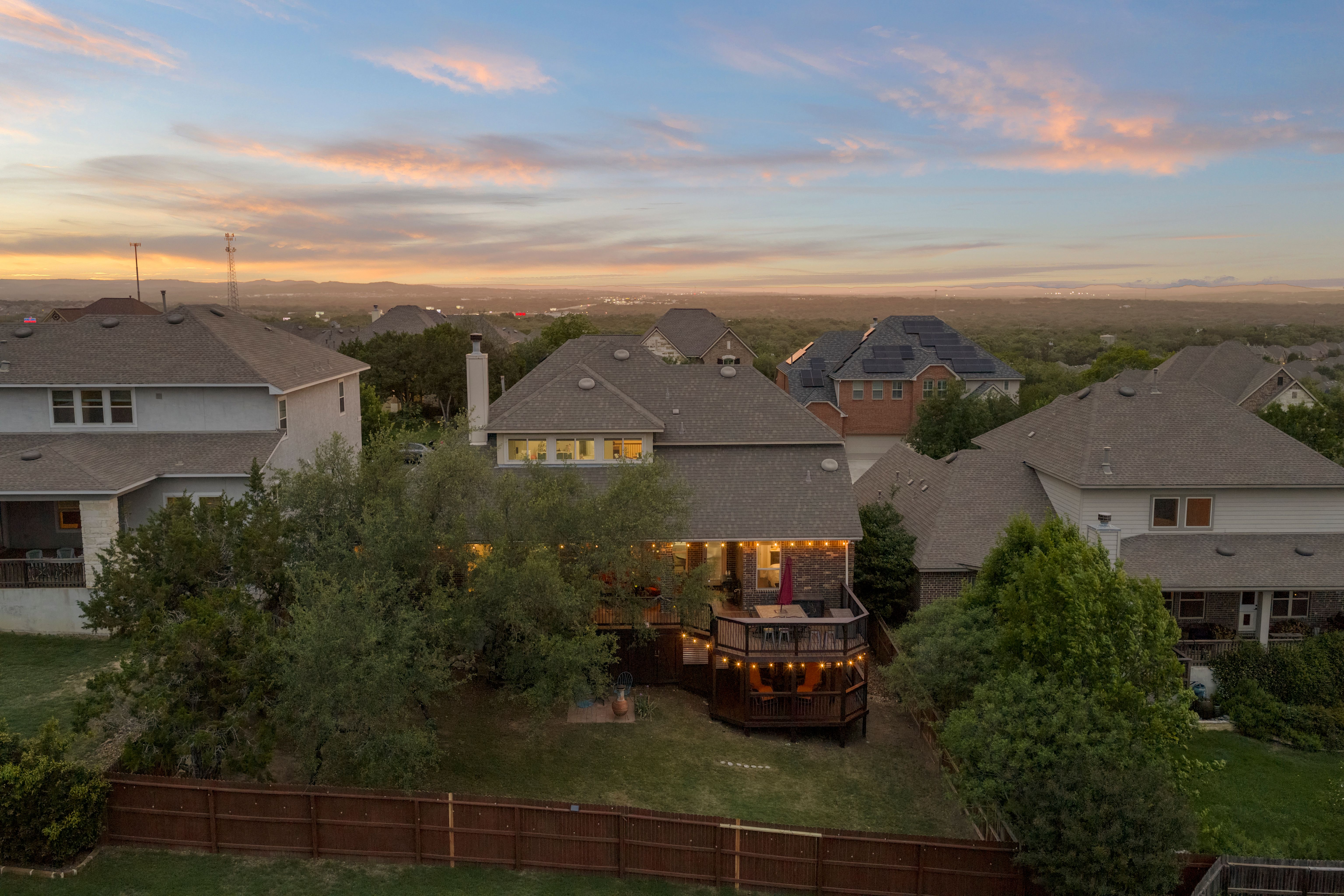  Thoughtfully Designed with Exceptional Floor Plan - 物件實景