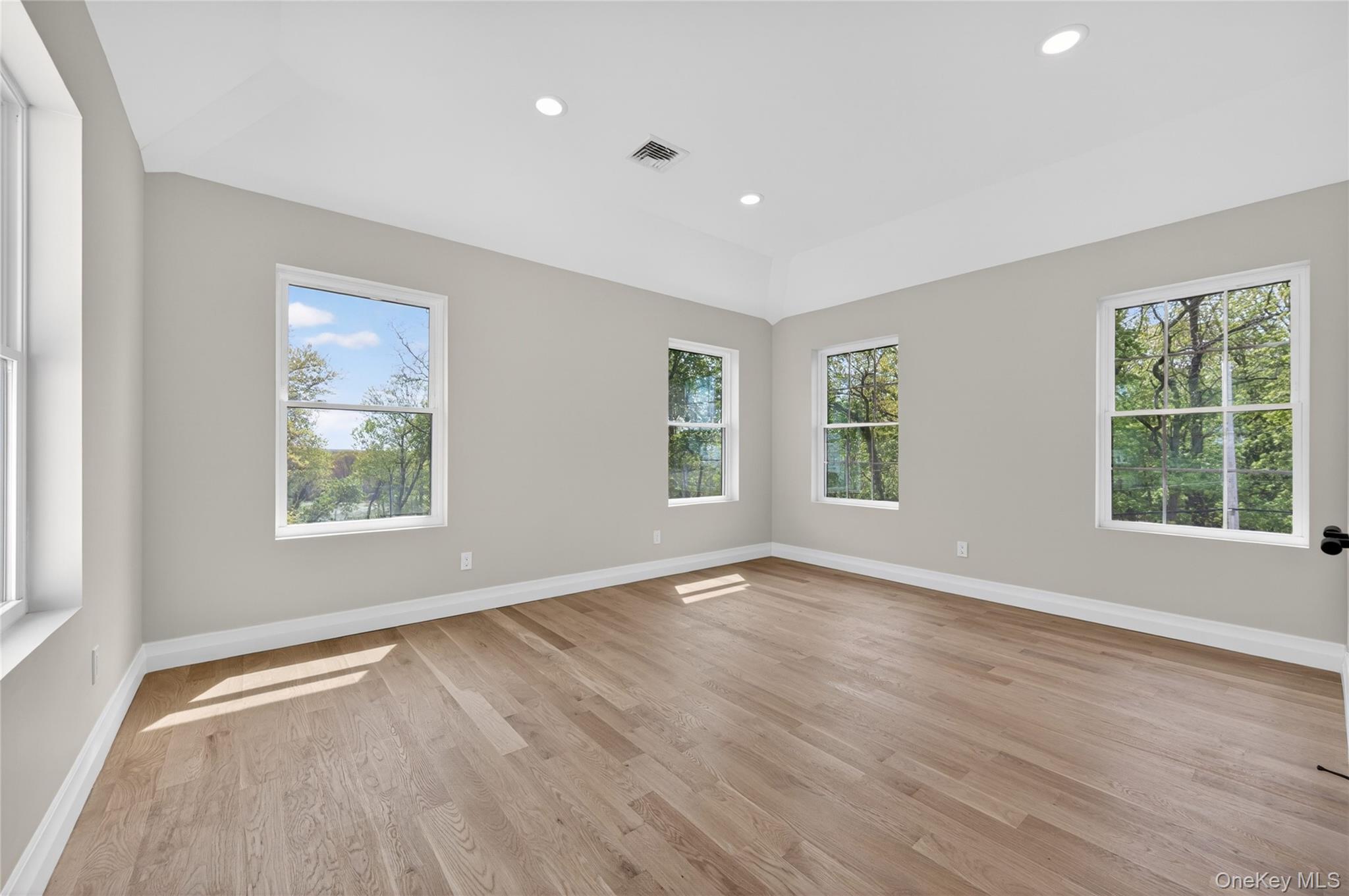  15 Ridge Drive, Port Washington, NY, 11050 - 物件實景