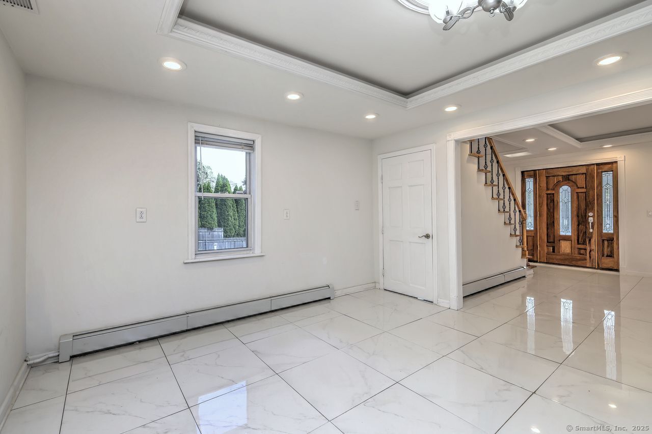 Milford, Connecticut, 06461, United States, 5 Bedrooms Bedrooms, ,2 BathroomsBathrooms,Residential,For Sale,1949907