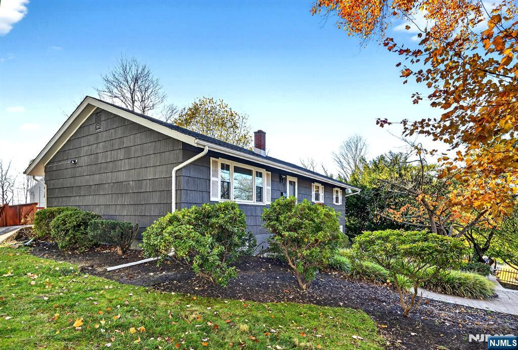 Hillsdale, New Jersey, 07642, United States, 3 Bedrooms Bedrooms, ,2 BathroomsBathrooms,Residential,For Sale,1987903