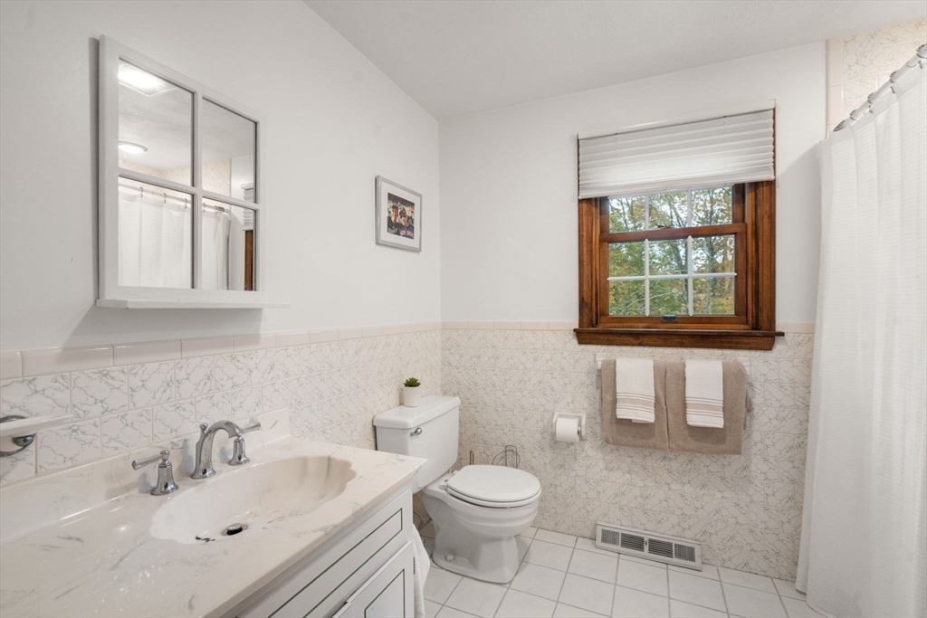 Marlborough, Massachusetts, 01752, United States, 4 Bedrooms Bedrooms, ,Residential,For Sale,1987097