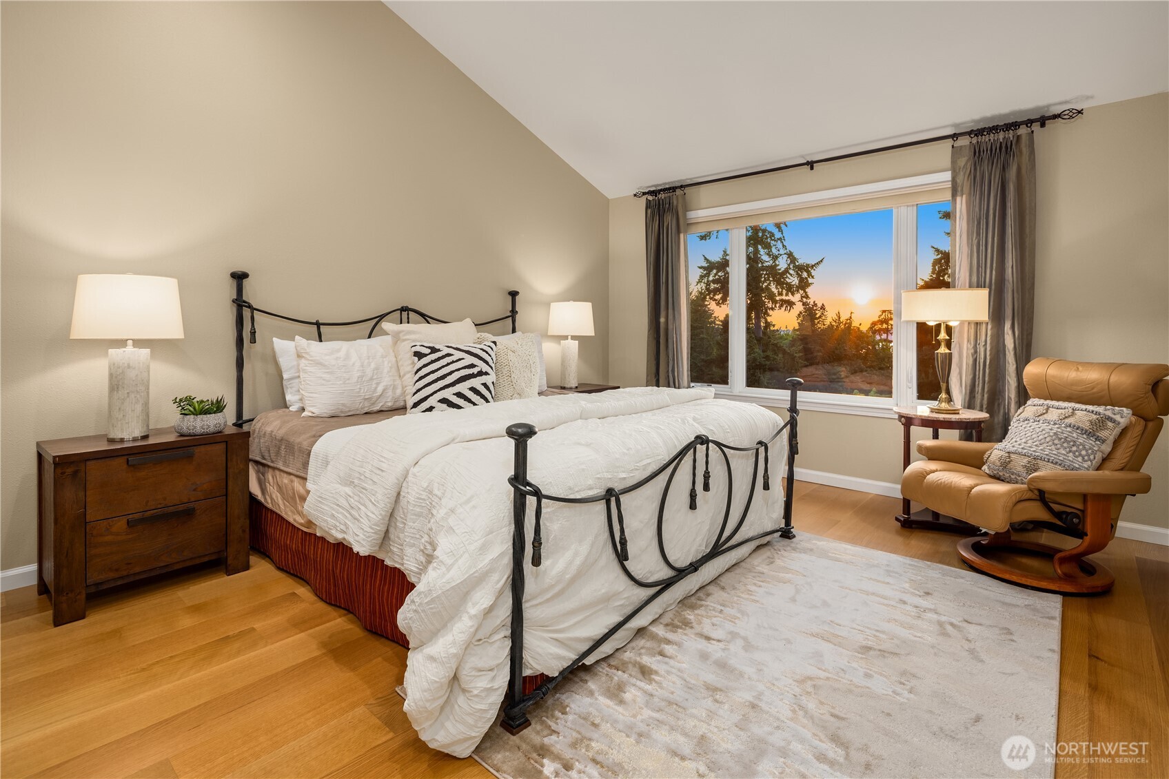 Mercer Island, Washington, 98040, United States, 4 Bedrooms Bedrooms, ,1 BathroomBathrooms,Residential,For Sale,1901418