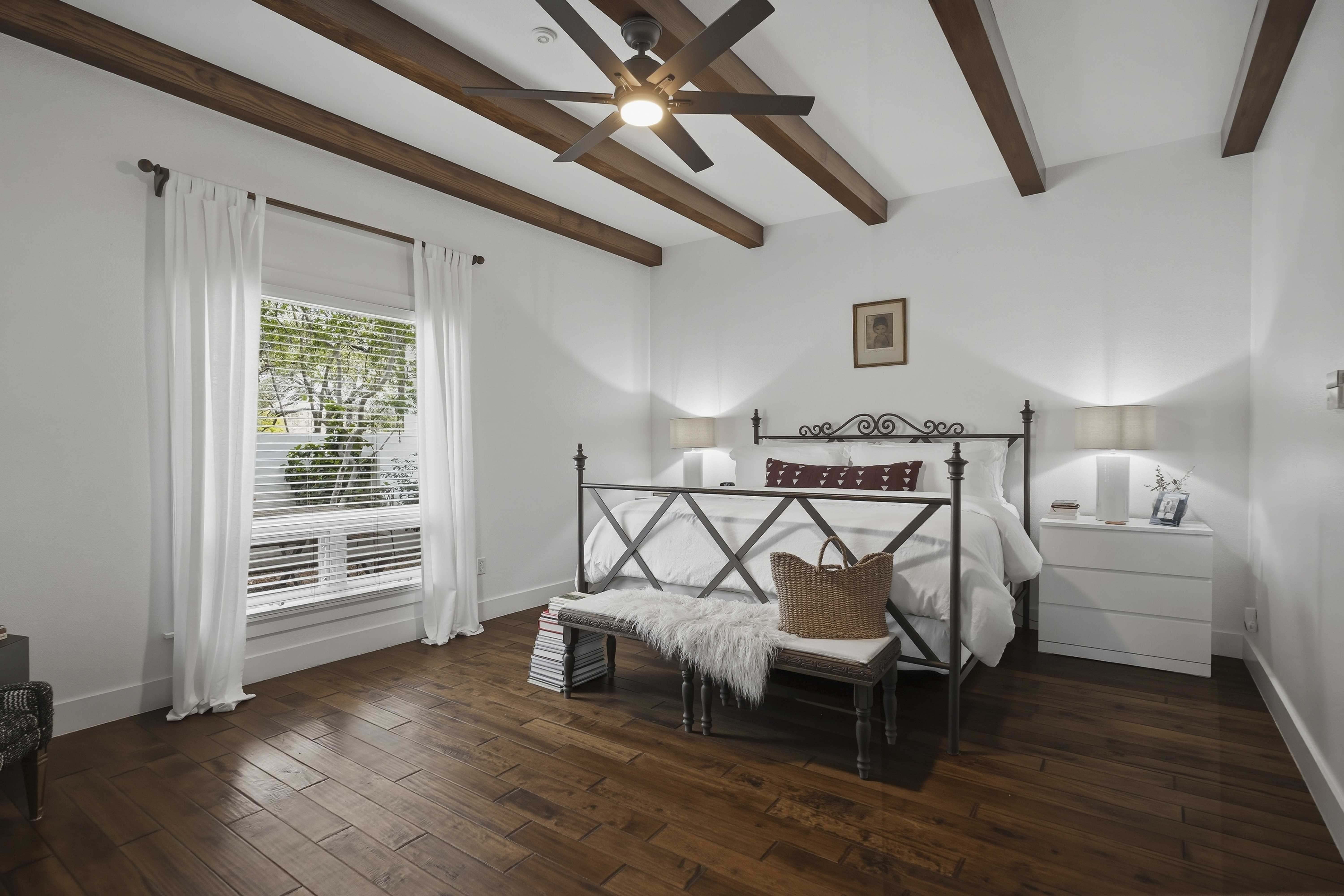  Custom-Designed Home on a 1-Acre - 物件實景