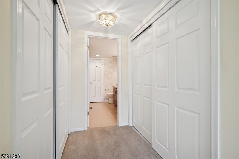 Bedminster Twp., New Jersey, 07921, United States, 2 Bedrooms Bedrooms, ,4 BathroomsBathrooms,Residential,For Sale,1988060