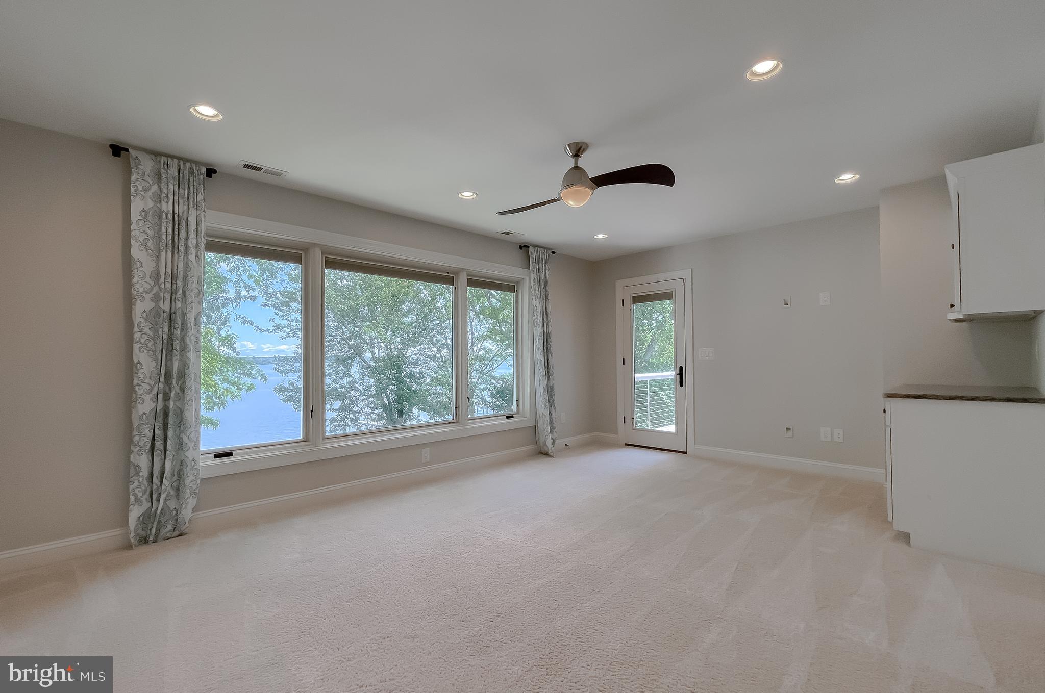 Hollywood, Maryland, 20636, United States, 5 Bedrooms Bedrooms, ,5 BathroomsBathrooms,Residential,For Sale,1914184