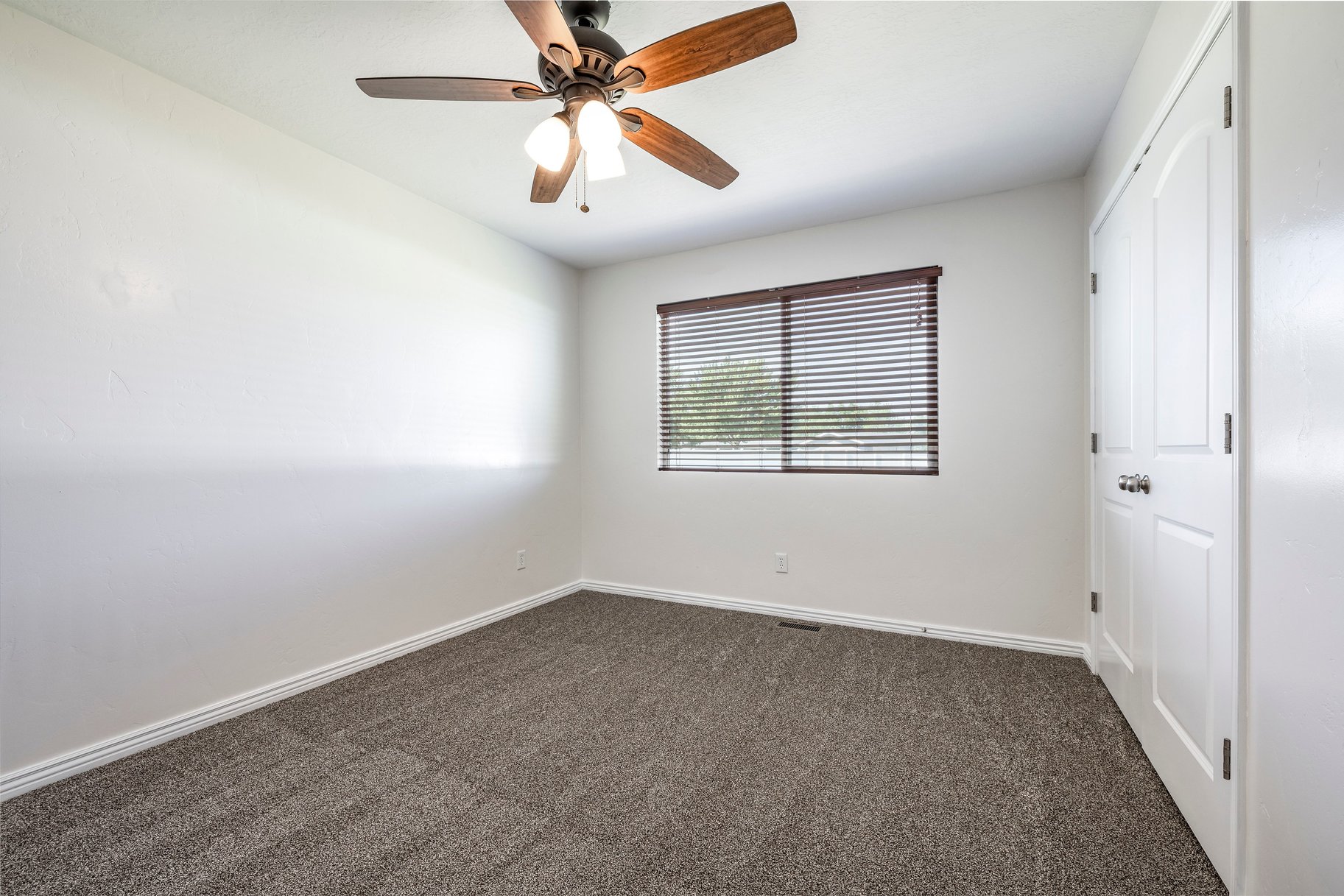  Townhome with Fully Finished Basement - 物件實景