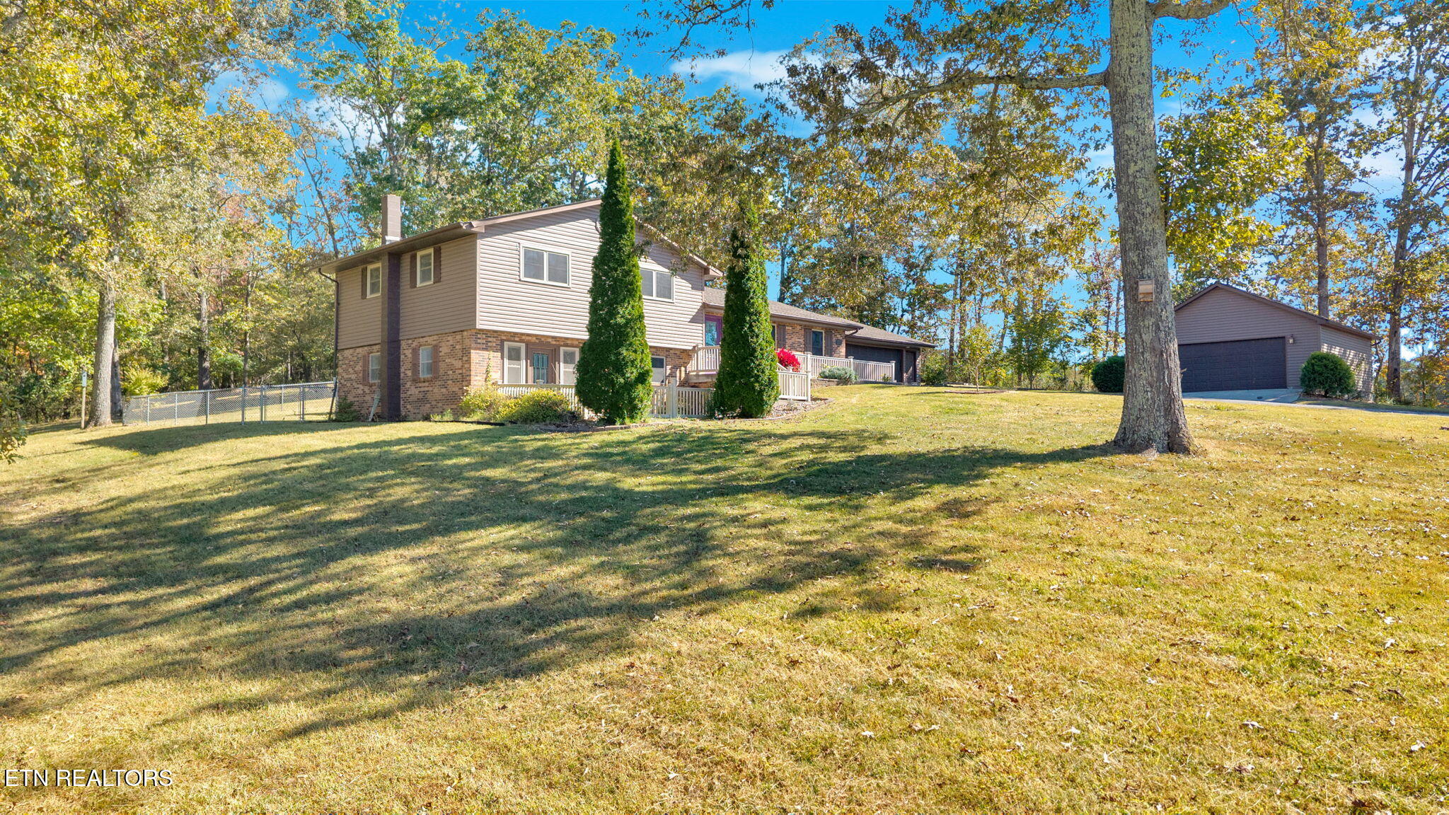 Kingston, Tennessee, 37763, United States, 3 Bedrooms Bedrooms, ,4 BathroomsBathrooms,Residential,For Sale,1964876