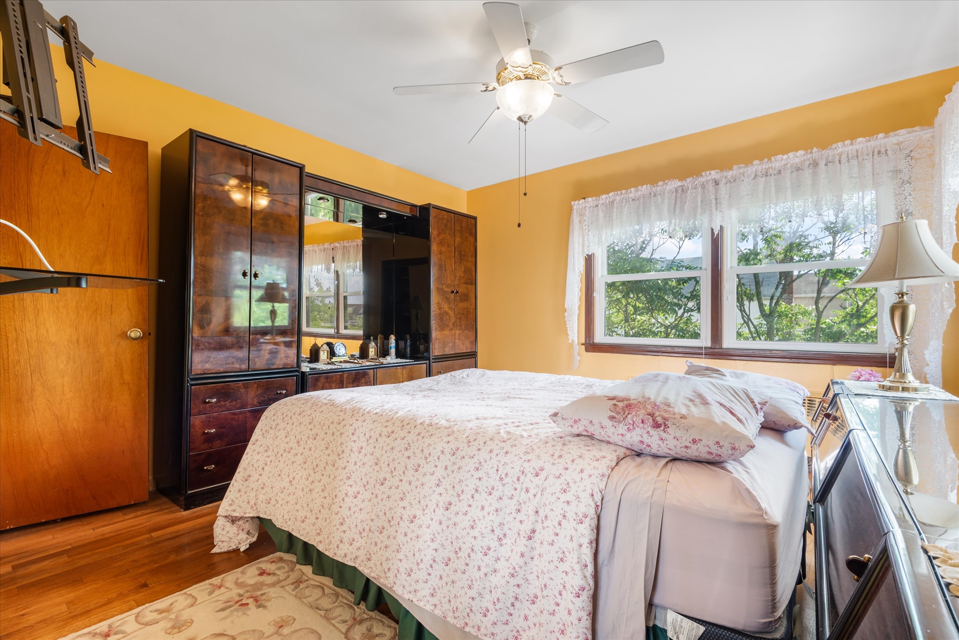 Howard Beach, New York, 11414, United States, 4 Bedrooms Bedrooms, ,3 BathroomsBathrooms,Residential,For Sale,1835164