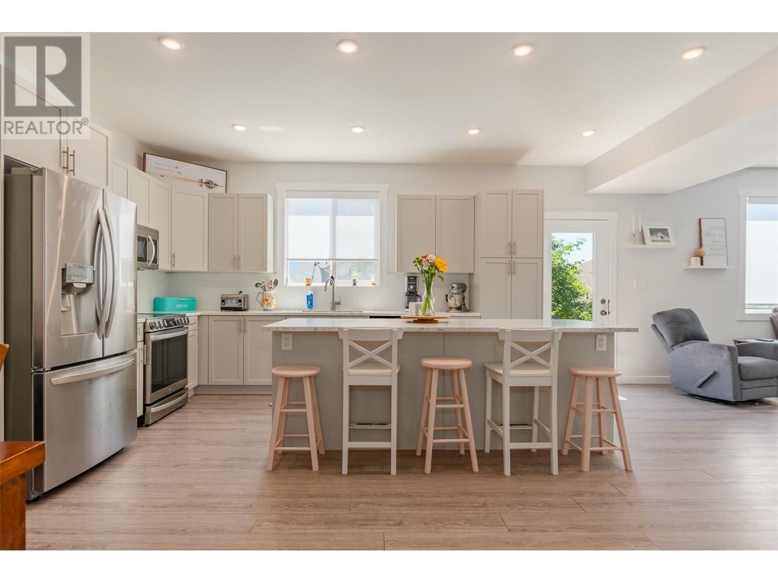 CASTLEGAR, British Columbia, V1N 4X8, CA, 6 Bedrooms Bedrooms, ,3 BathroomsBathrooms,Residential,For Sale,1883021