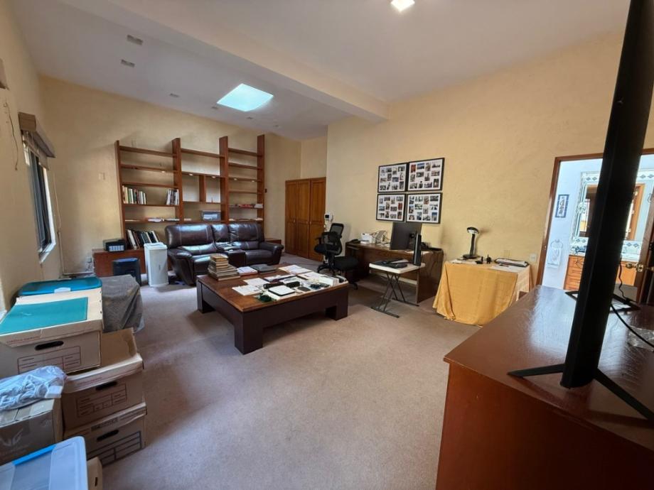 Cuernavaca, Morelos, 62300, Mexico, 6 Bedrooms Bedrooms, ,8 BathroomsBathrooms,Residential,For Sale,1806153