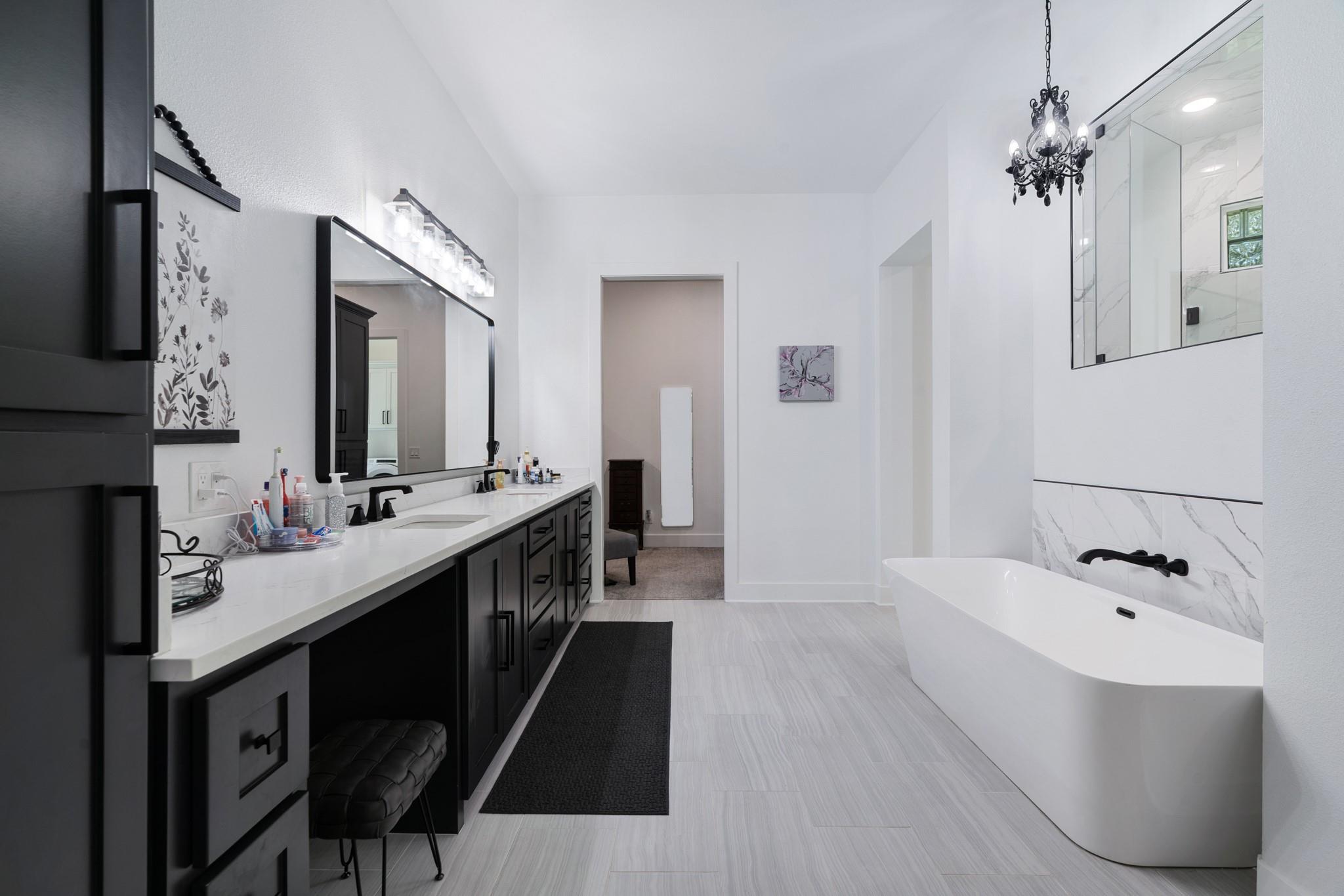 Paris, Texas, 75462, United States, 6 Bedrooms Bedrooms, ,5 BathroomsBathrooms,Residential,For Sale,1982546