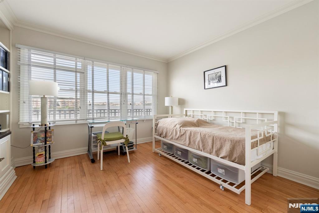 Edgewater, New Jersey, 07020, United States, 2 Bedrooms Bedrooms, ,2 BathroomsBathrooms,Residential,For Sale,1934539