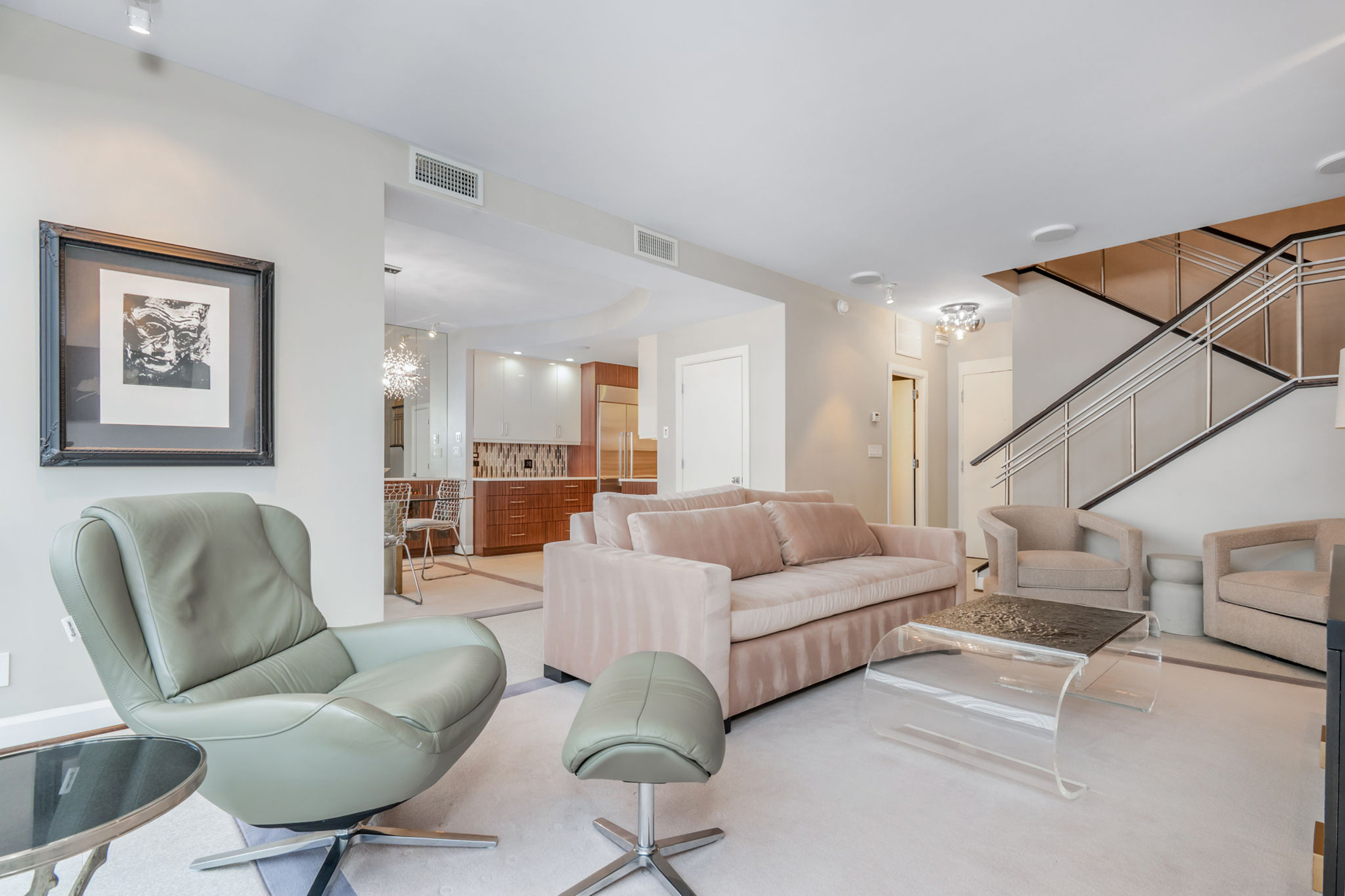  Fully Renovated Two-story Condo in the Iconic Colony House at Colony Square - 物件實景