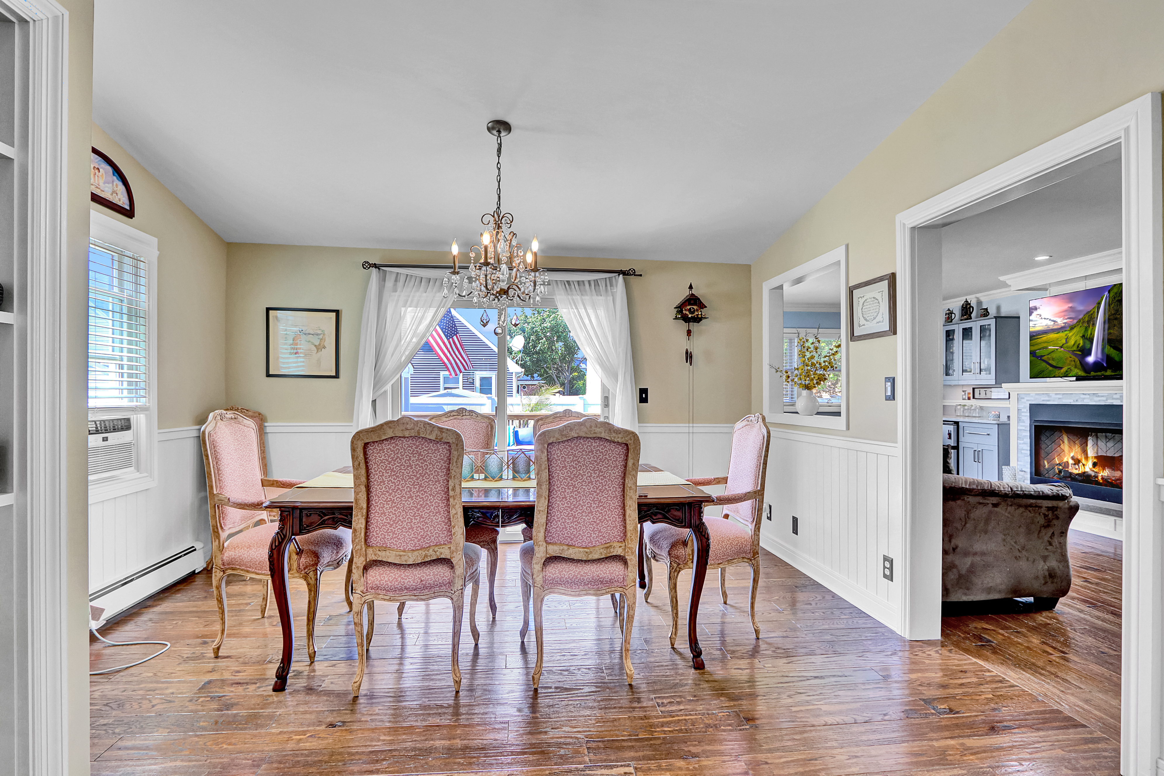 Babylon, New York, 11702, United States, 4 Bedrooms Bedrooms, ,2 BathroomsBathrooms,Residential,For Sale,1921304