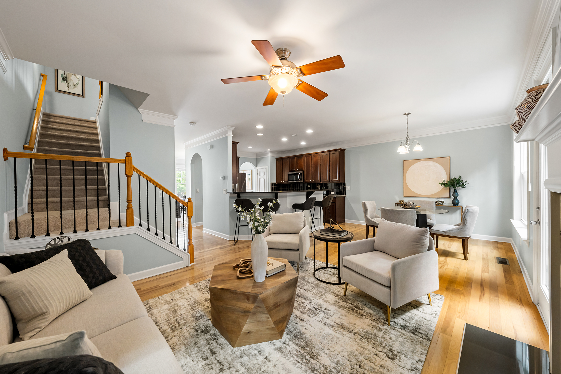  Thoughtfully Updated Brownstone in Brookhaven - 物件實景