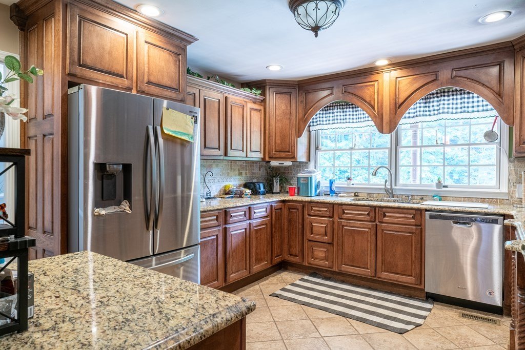 Prestonsburg, Kentucky, 41653, United States, 4 Bedrooms Bedrooms, ,5 BathroomsBathrooms,Residential,For Sale,2048061