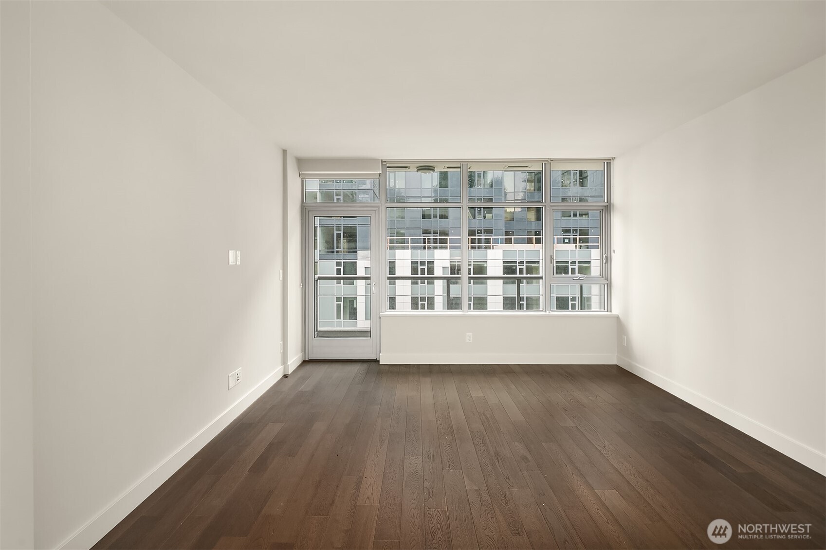 Seattle, Washington, 98121, United States, 1 Bedroom Bedrooms, ,1 BathroomBathrooms,Residential,For Sale,1950574