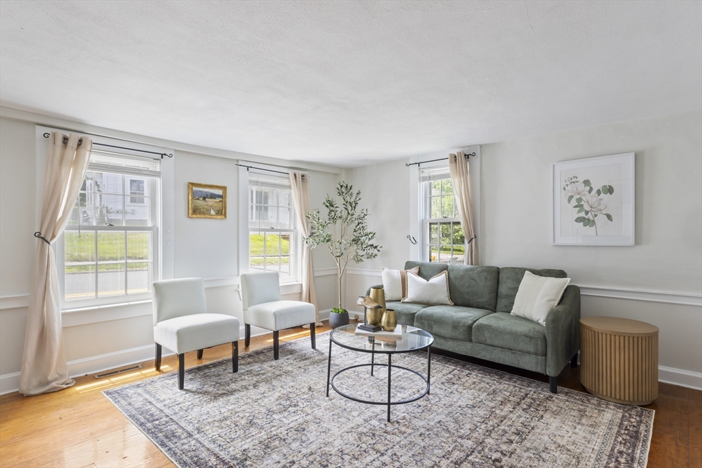 Hingham, Massachusetts, 02043, United States, 4 Bedrooms Bedrooms, ,3 BathroomsBathrooms,Residential,For Sale,1881278