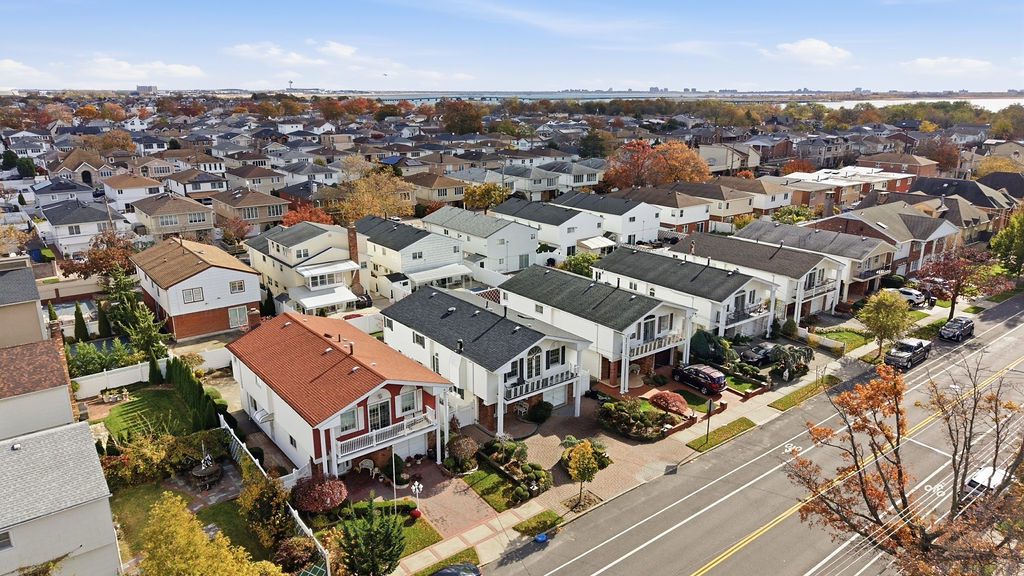 Howard Beach, New York, 11414, United States, 4 Bedrooms Bedrooms, ,3 BathroomsBathrooms,Residential,For Sale,1992466